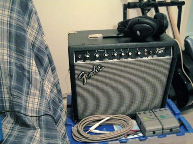 Fender Frontman 25R (reverb) guitar amplifier.