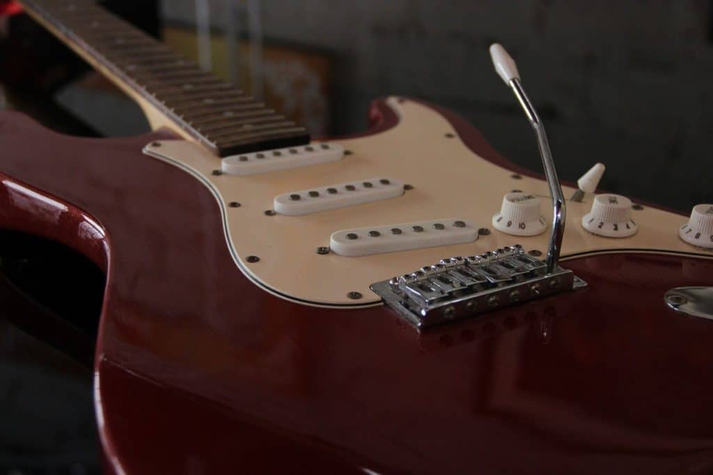 A guitar with a noiseless strat pickups