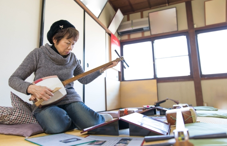 Japanese woman playing Shamisen